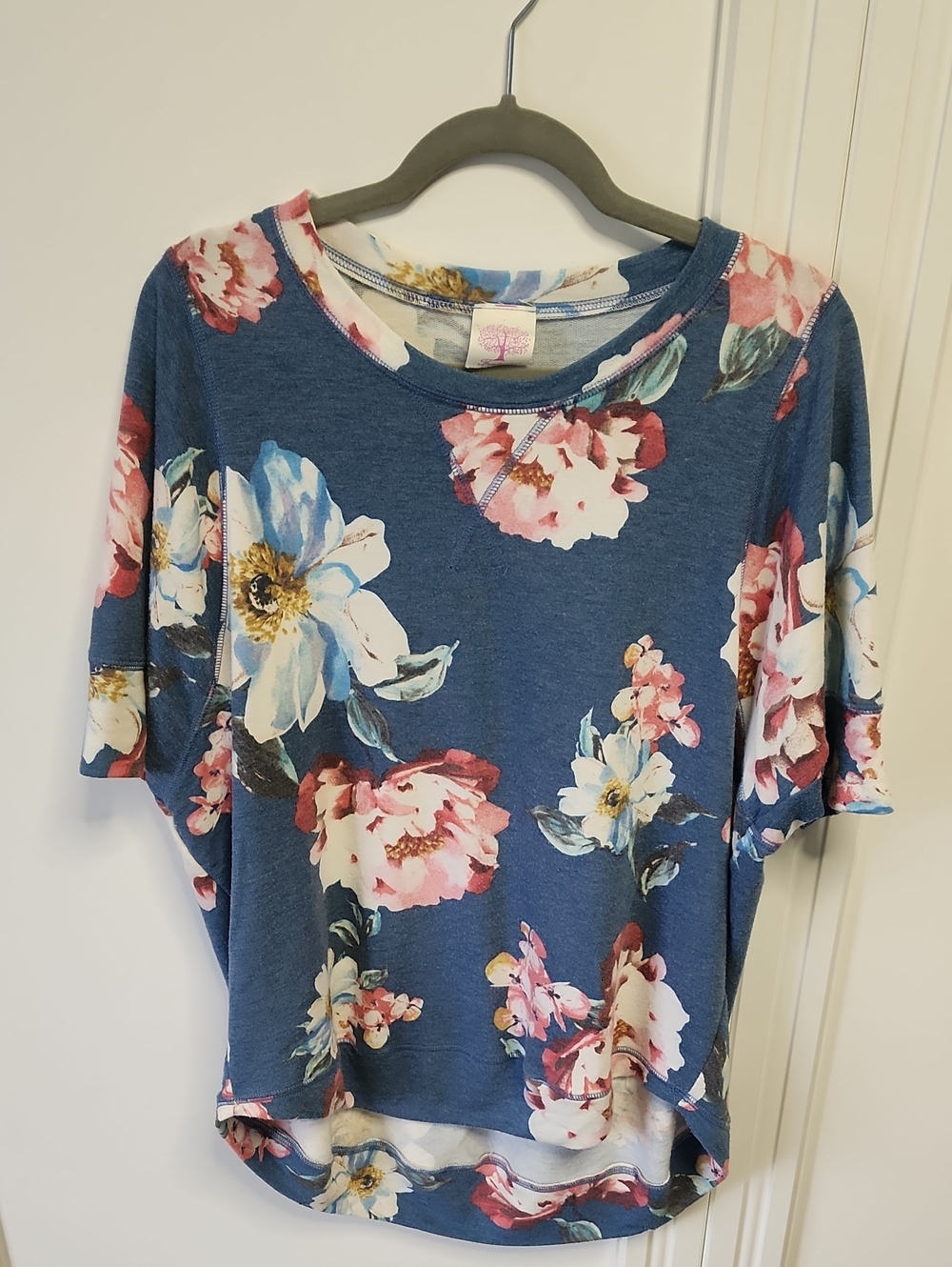 Freeloader Blue Floral Short Sleeve Scoop Neck Tunic Top